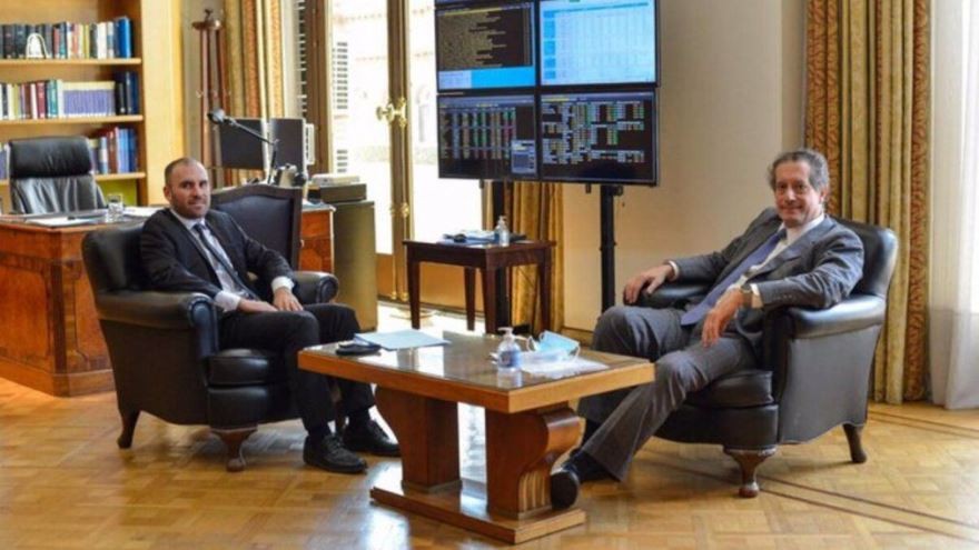 La foto del día: el Gobierno quiere mostrar que "está todo bien" entre Guzmán y Pesce por el manejo de la crisis del dólar
