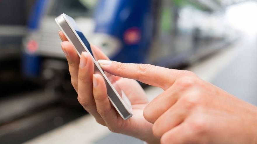 En 10 años nadie comprará un iPhone o un auto: por qué un experto multimillonario vaticina "el fin de la propiedad"