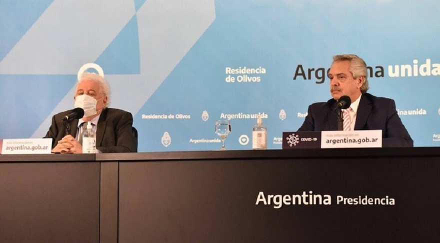 Millonaria licitación del Gobierno para comprar carnet de vacunación Covid-19: ¿cuánto gastará?