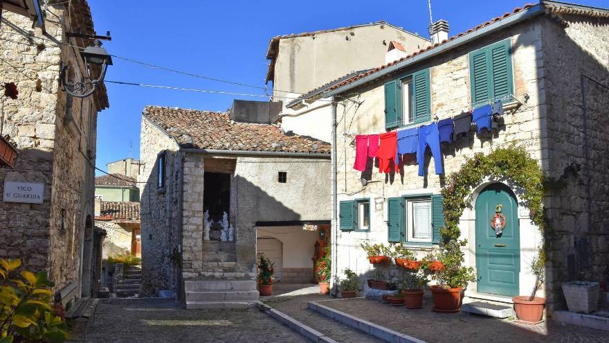 Casas a un euro: nueva oportunidad en un pueblo italiano con pocos requisitos