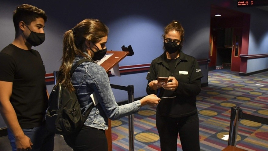 Cuenta regresiva para la reapertura de cines: así es el protocolo oficial que deberán respetar las salas