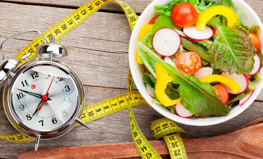 Ayuno intermitente: cómo es esta nueva dieta que está de moda y qué dicen los expertos