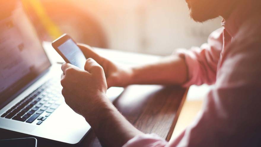 ¿Usás mucho el celular? Estos pueden ser los efectos negativos para tu salud