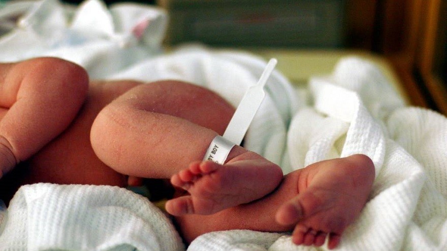 De miedo: ahora descubren en Suecia una nueva mutación del coronavirus en un bebé recién nacido
