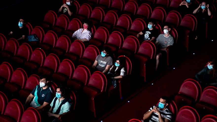Cierran casinos, bingos y discotecas: ¿qué pasará con los cines y teatros?
