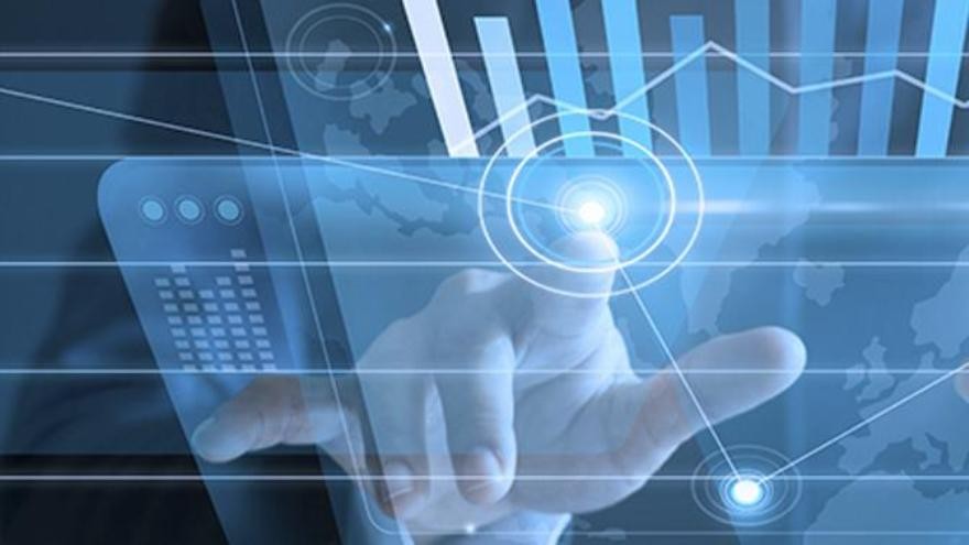 El Gobierno se envalentona con la economía del conocimiento y lanza plan para que el primer empleo sea de programador