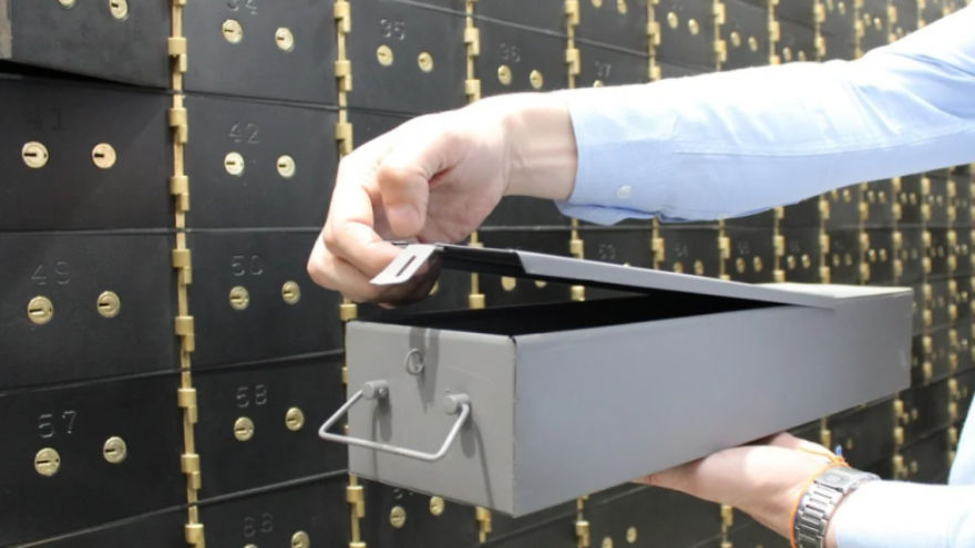 Insólito error le hizo perder los ahorros de su vida: conocido banco le dio la caja de seguridad a otro cliente con u$s100.000