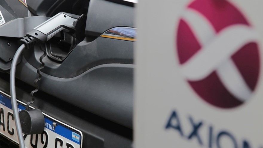 AXION instala el segundo cargador para autos eléctricos