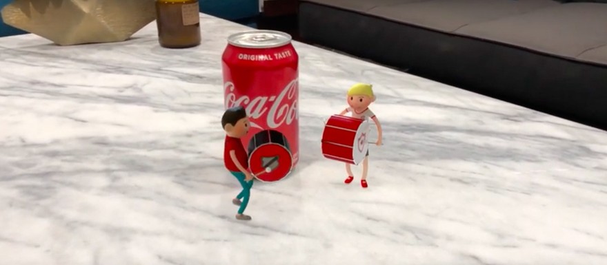 Plan "realidad aumentada": cómo hace Coca-Cola para aprovechar la tecnología inmersiva en sus campañas publicitarias