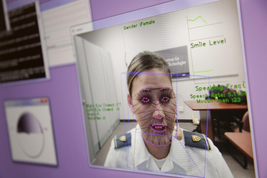 Crece el uso de inteligencia artificial para contratar trabajadores: ¿qué implicancias legales tiene?