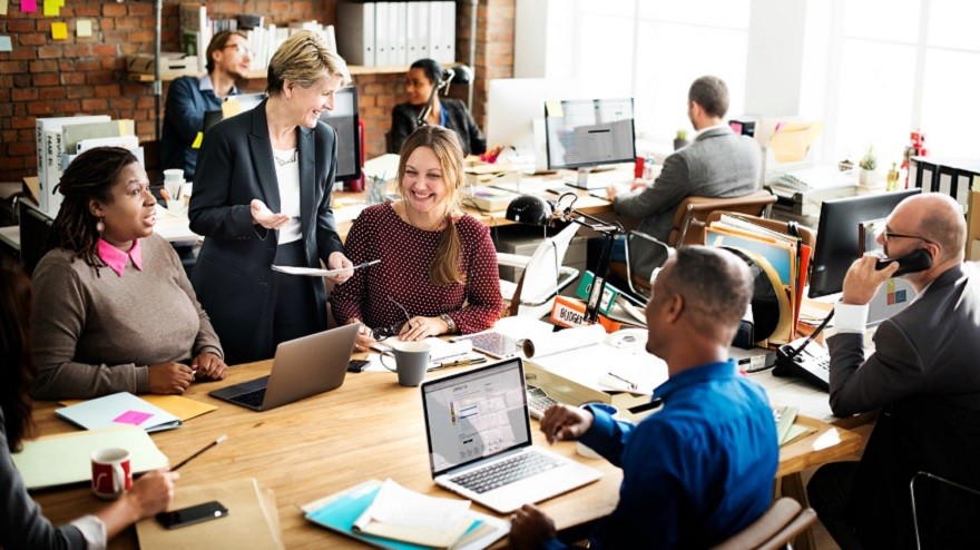 ¿Qué es el "modelo híbrido" de trabajo que marcará el futuro del trabajo?