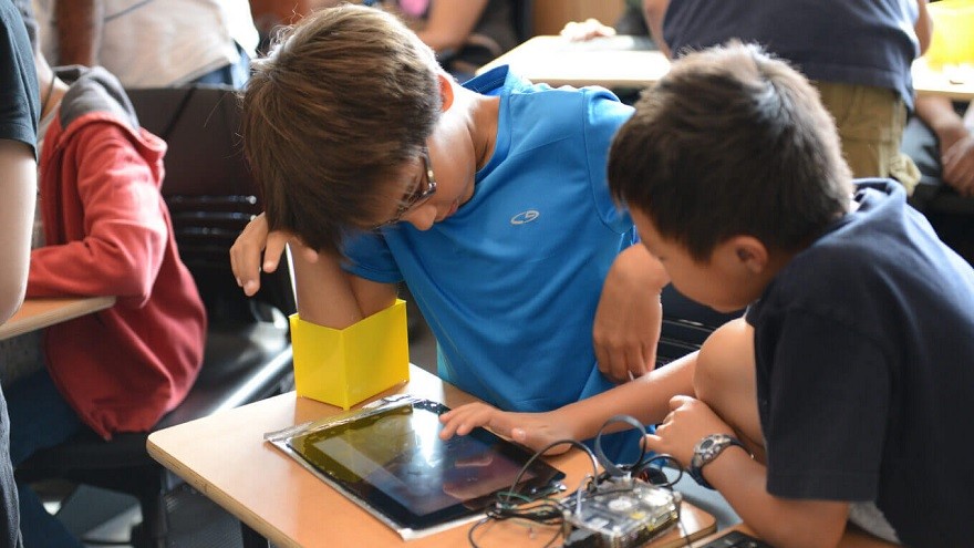 Nuevo escándalo para Google: la acusan de espiar a millones de niños a través de su plataforma educativa