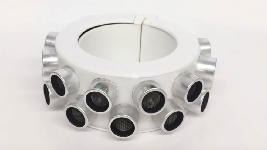 Esta pulsera electrónica evita que te espíen a través de los parlantes o el micrófono de tu celular