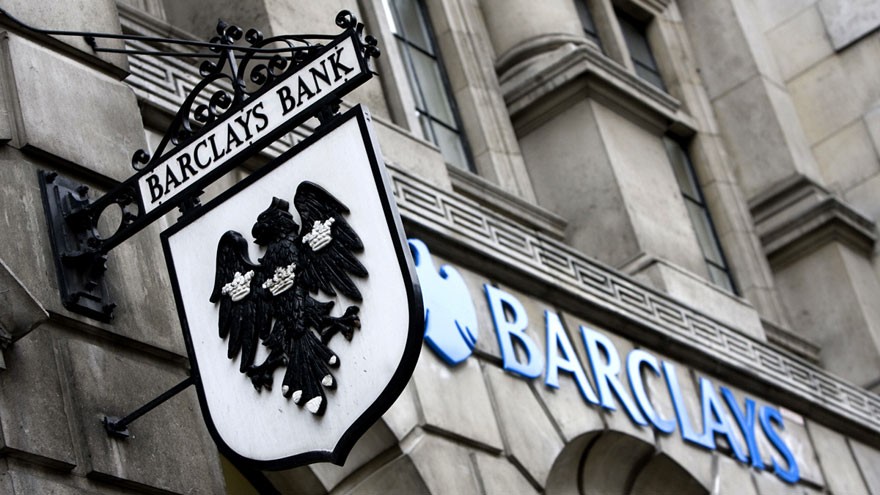 Barclays y una tecnología polémica: controlaba si empleados se alejaban del escritorio hasta para ir al baño