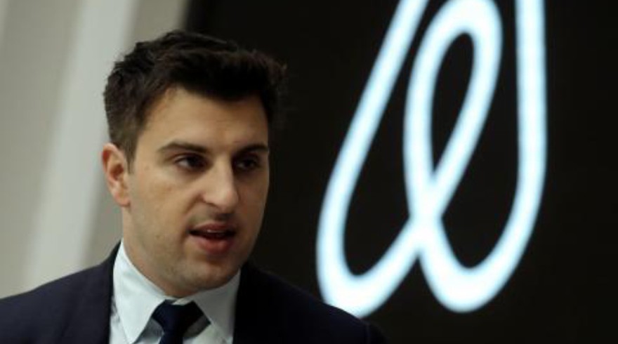 Las 10 lecciones del CEO de Airbnb en medio de la crisis que le hizo despedir al 25% de su personal