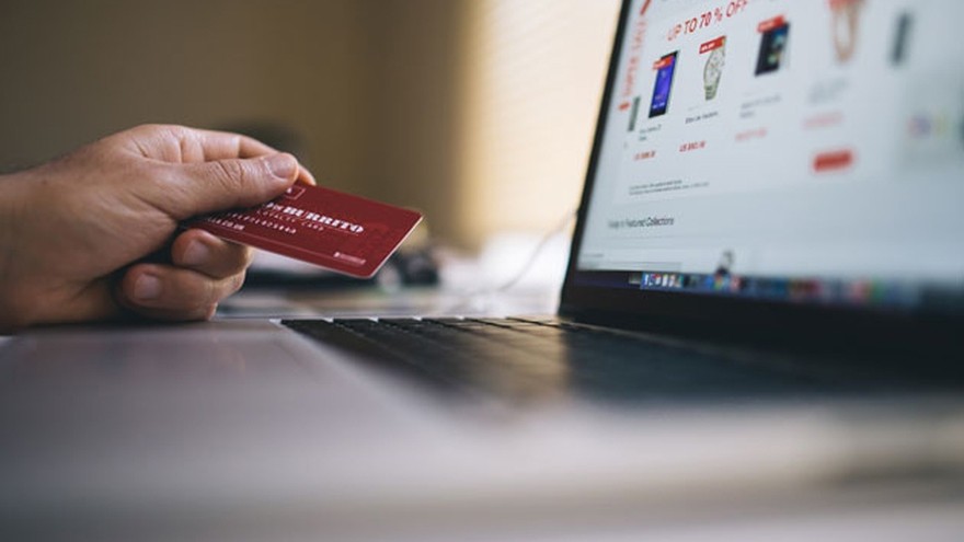 Reclaman que los emprendedores no paguen el impuesto al dólar al contratar servicios digitales