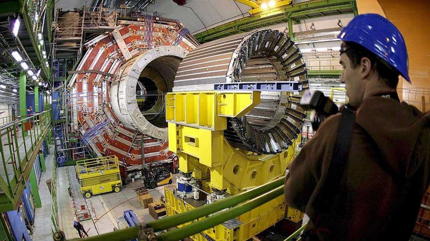 Un día como hoy la ciencia se acercó al origen del universo con la "máquina de Dios"