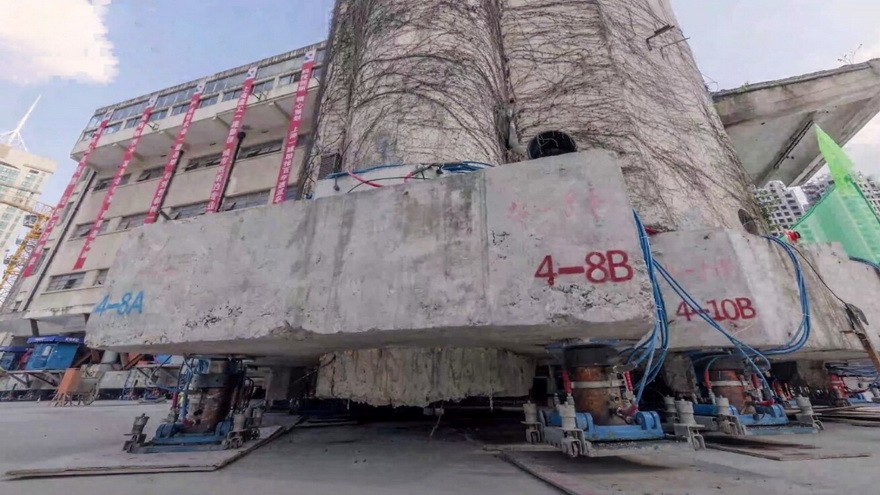 ¿Mover todo un edificio gracias a ponerle "patitas"?: en China lo lograron, mirá cómo lo hicieron