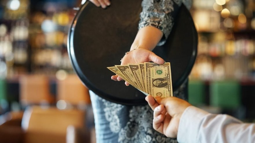 Una Coca, un café, una cena o la ropa: mirá qué barata quedó la Argentina a precio dólar blue