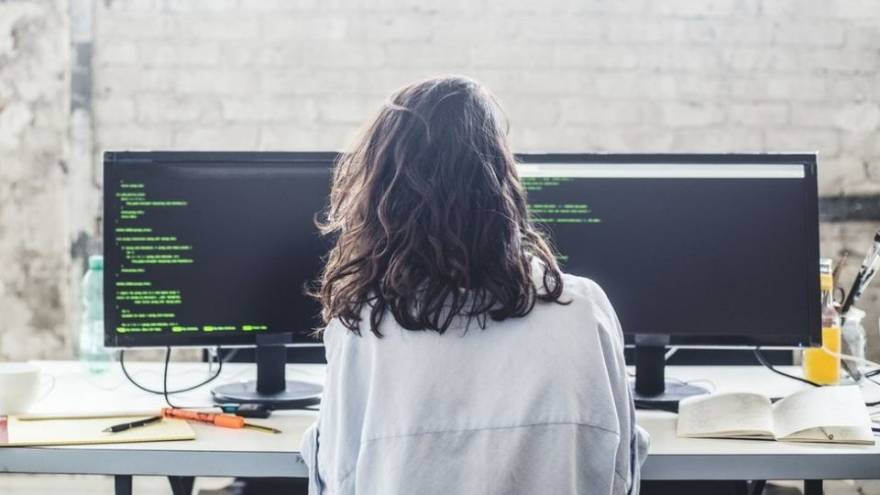 Se agudiza la falta de profesionales 4.0: empresas se alían con casas de estudio para cubrir estos puestos clave