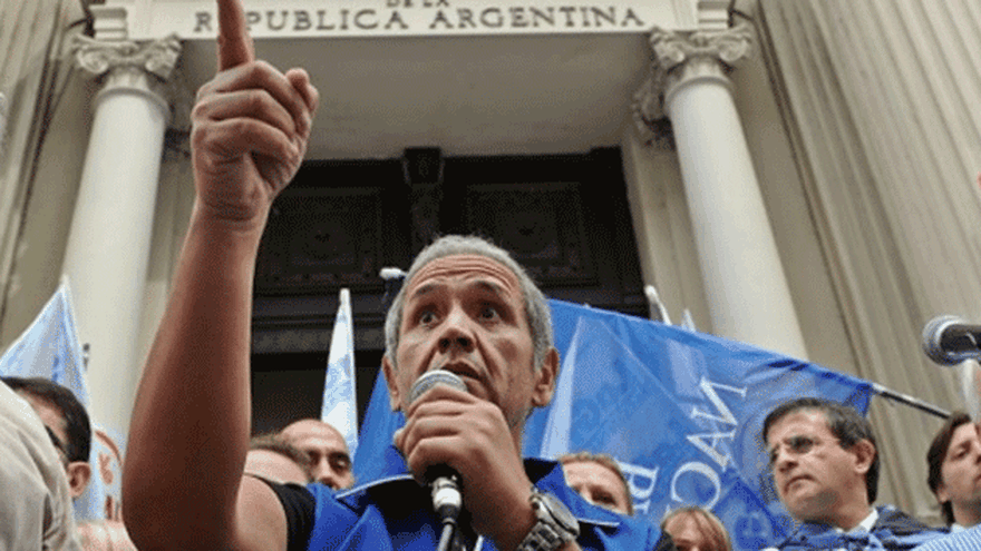 Trabajo autorizó a los bancos a pagar un aumento salarial del 7%