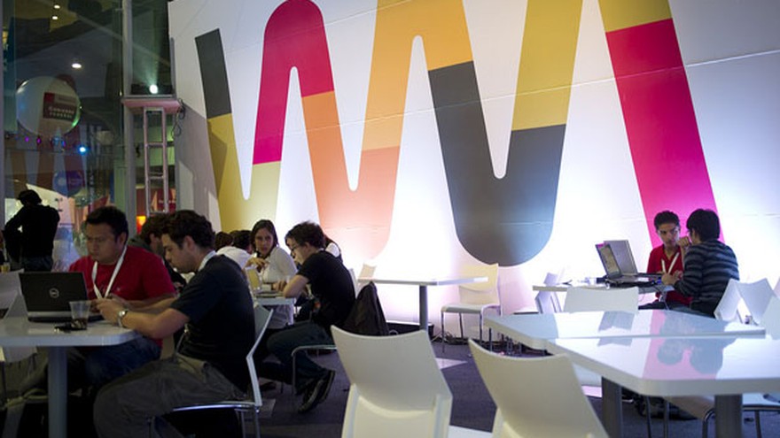 ¿Cuáles son las industrias "hot" donde Wayra recomienda que apunten los emprendedores?