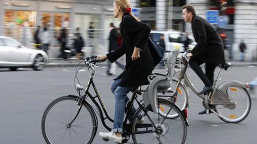 Aseguran que caminar o ir en bici al trabajo es bueno para la salud mental