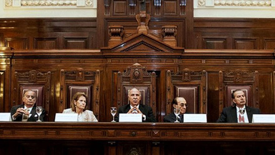 Fallo polémico: la Corte Suprema dio "luz verde" a la AFIP para cobrarle Ganancias a los jubilados