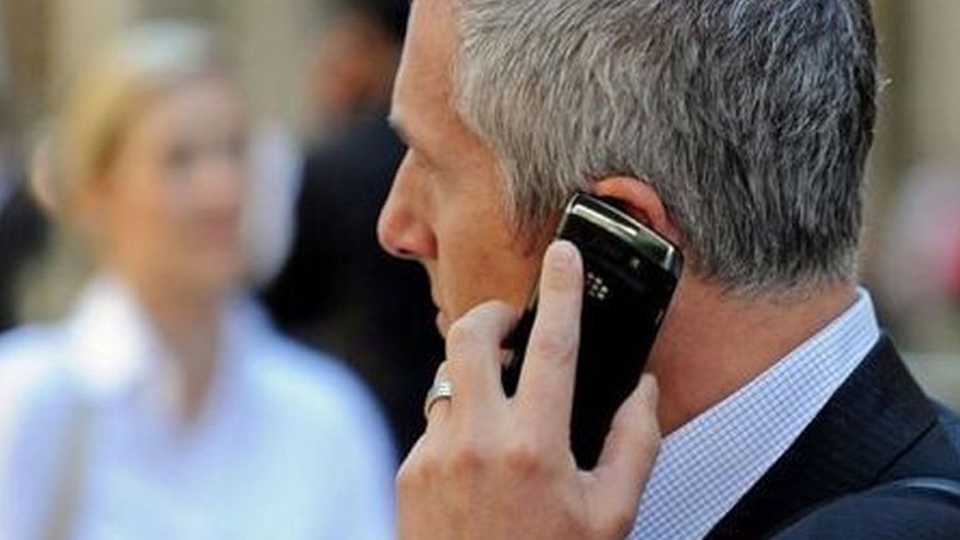 Por ley, las empresas de celulares deberán vender equipos preparados para sordos