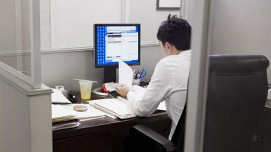 ¿Las empresas deberían controlar las actividades de sus empleados en las redes sociales?