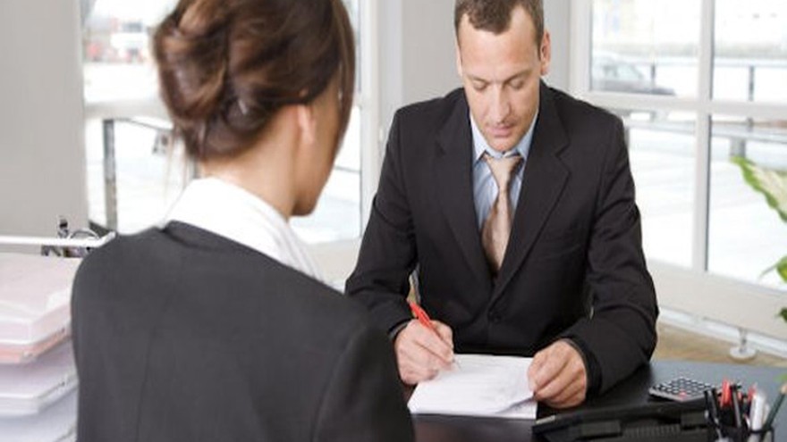 Entrevista de trabajo: colocar la inicial de su segundo nombre en el CV puede hacer la diferencia