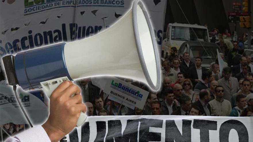 Los bancarios marcharon por reapertura de paritarias y Ganancias