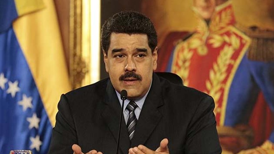 El modelo chavista no aguantó: Maduro tuvo que convalidar devaluación y "tarifazo" de 6.000% en la nafta