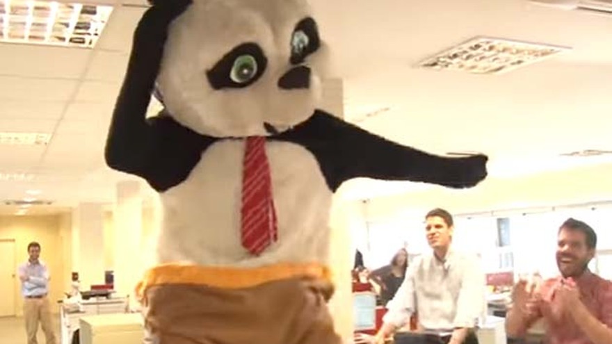 Dilema en gerencia de RRHH: ¿qué hacer si en su último día un empleado va disfrazado de Kung Fu Panda?