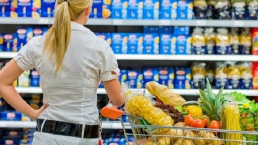 Supermercados: consumidores compran más alimentos, pero reducen demanda de otros productos