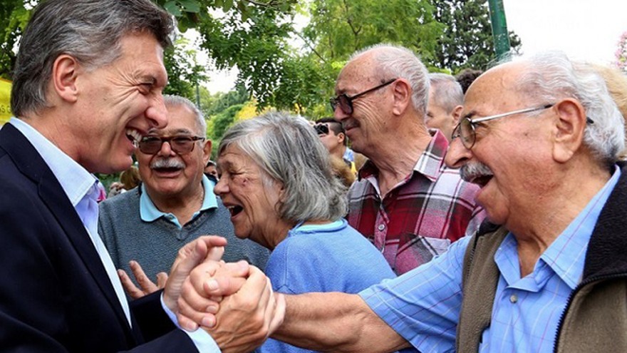 ¿Desaparece PAMI?: Macri quiere que gremios paguen la obra social a sus jubilados