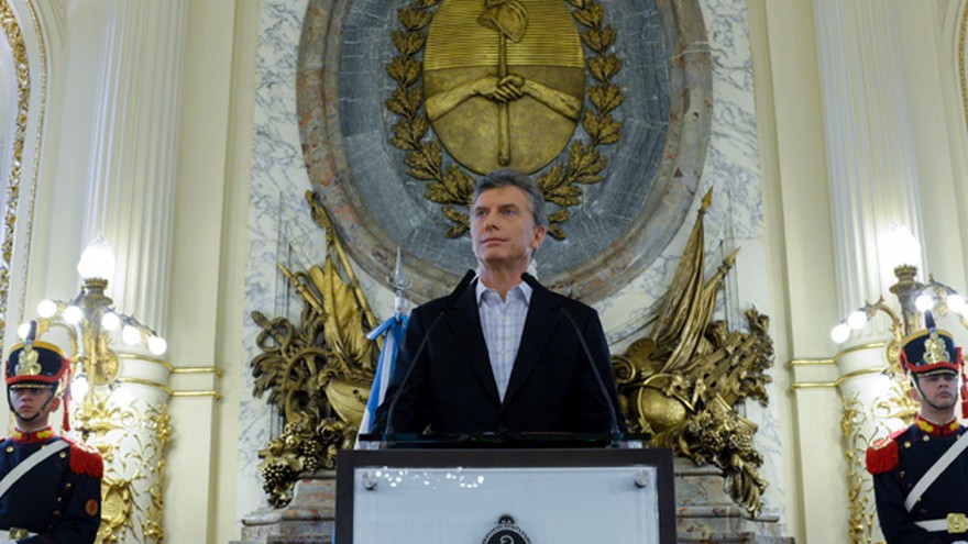 El ajuste arranca por casa: echan mozos y administrativos de la Rosada