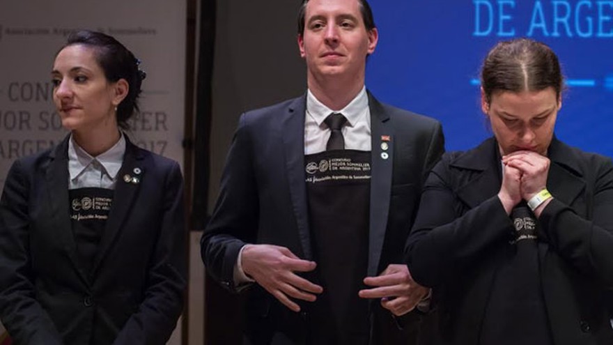 Eligieron al nuevo embajador de vinos argentinos: quién es el mejor sommelier del país