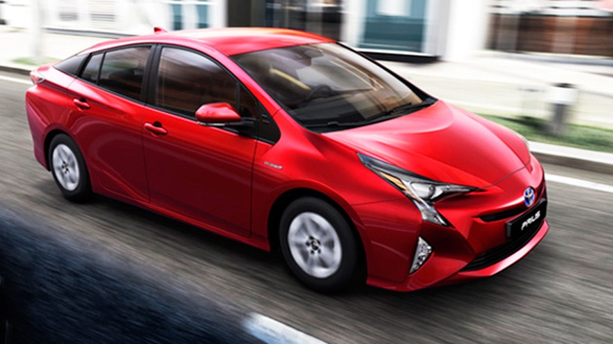 Cómo es el Toyota Prius, el primer auto híbrido que se vende en la Argentina