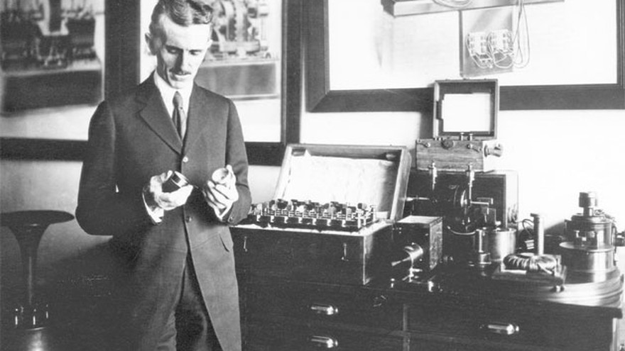 Las cinco predicciones tecnológicas de Nikola Tesla que hoy son parte de la vida cotidiana