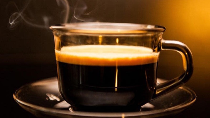 Por qué siempre deberías aceptar ese café que te ofrecen durante una entrevista de trabajo