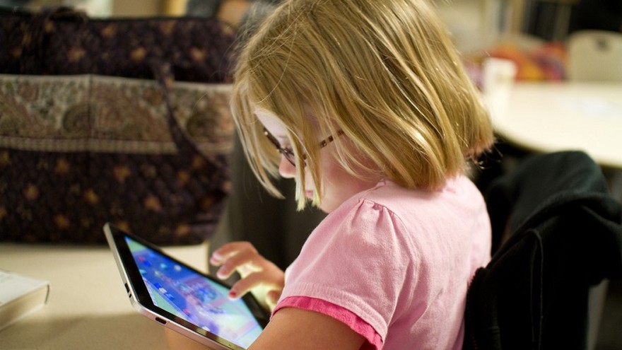 Más de la mitad de los niños entre 3 a 5 años dominan "smartphones" y tabletas sin ayuda de terceros