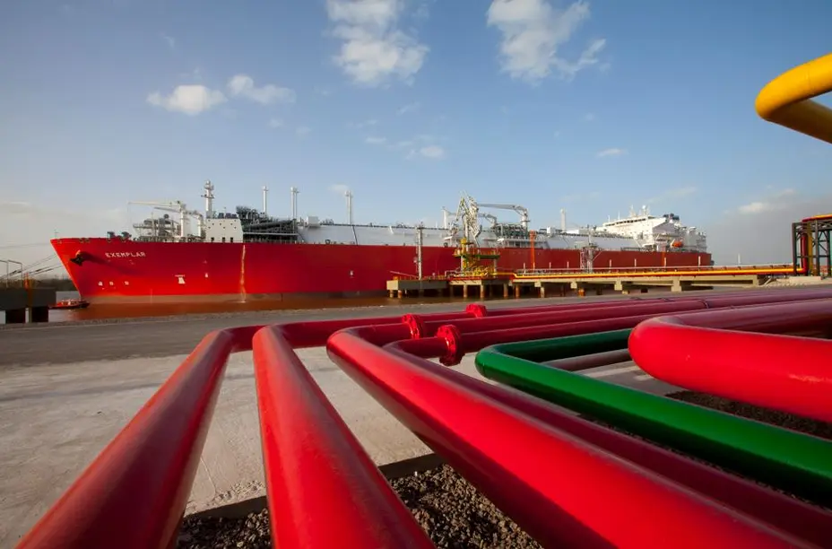 Argentina avanza hacia la privatizaci&oacute;n de las compras de GNL: dos ofertas compiten para operar importaciones clave del gas de invierno