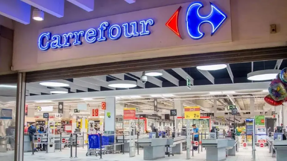 La cadena Carrefour redefine su futuro en el pa&iacute;s y avanza con la venta de su filial local