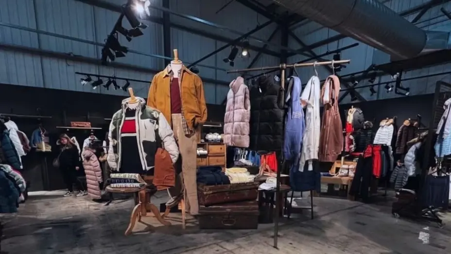 La marca británica Superdry llega a Argentina con remeras desde $49.990 y local en Unicenter
