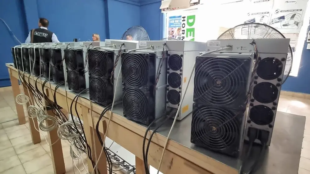 los agentes del organismo detectaron contribuyentes con altos consumos de electricidad que además habían adquirido en el exterior los dispositivos electrónicos utilizados en la minería de criptoactivos