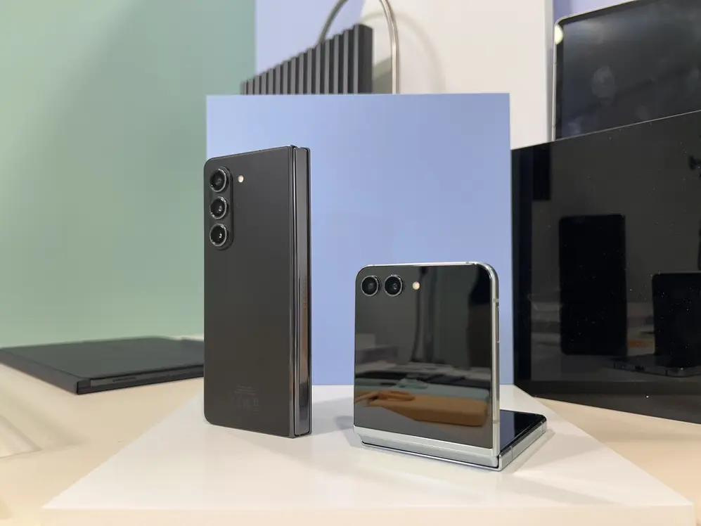 El Samsung Galaxy Z Fold 5 se abre como un libro, mientras que el Flip 5, como concha
