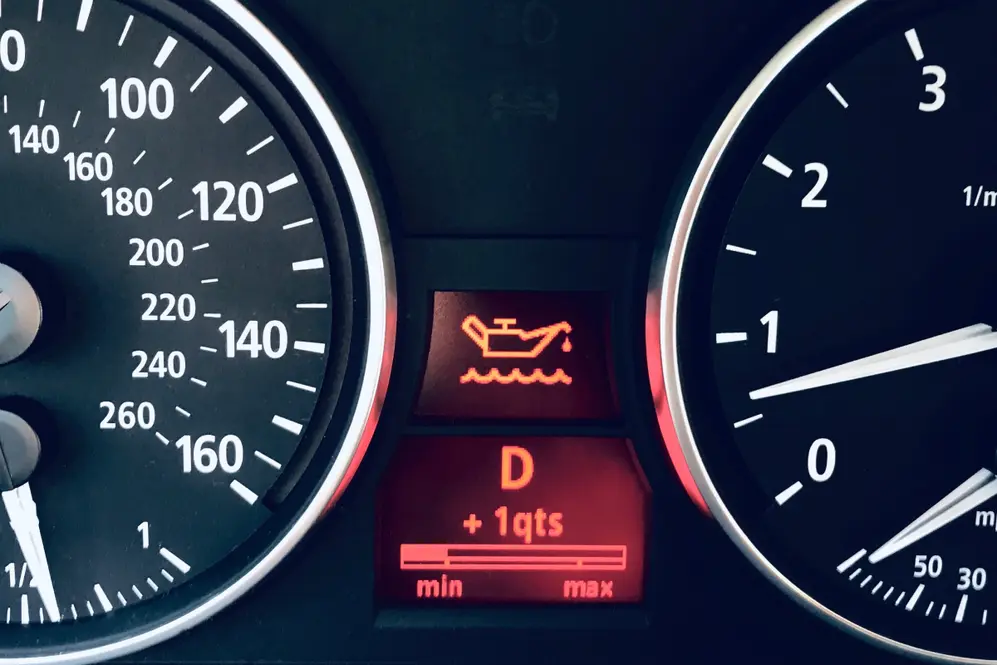 Se estima que el aire acondicionado puede incrementar el consumo de gasolina entre un 5% y un 20%, en el peor de los casos