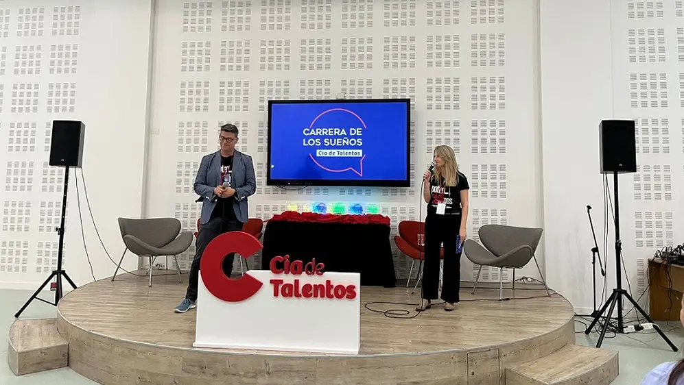 Esteban Morín y Silvana Sabetta, de Cía de Talentos, en la presentación de los resultados
