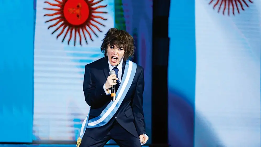 En su show de estreno, Fátima Florez imitó al propio Milei